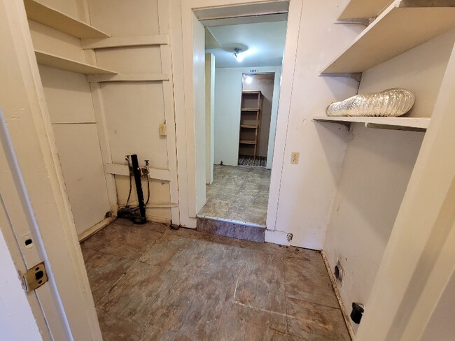 Building Photo - 3503 Porter Ave