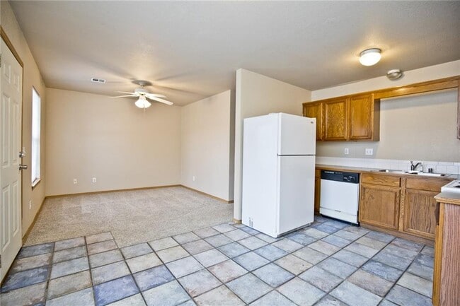 Building Photo - 502 SE A St