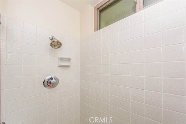 Building Photo - 1 Navarre