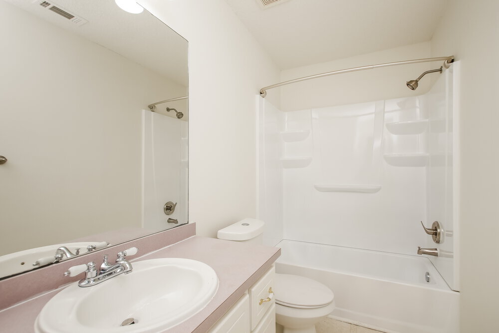 Building Photo - 1042 Whispering Woods Dr