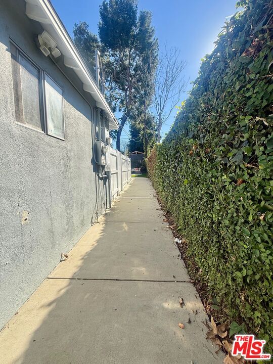 Building Photo - 18002 Collins St