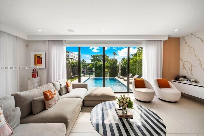 Building Photo - 710 S Shore Dr