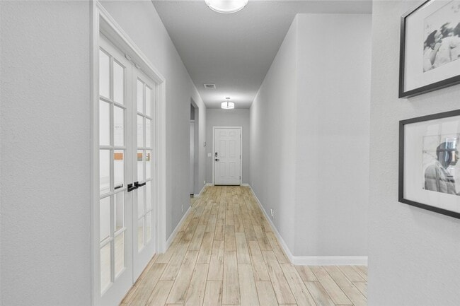 Building Photo - 817 Cloverwood Dr