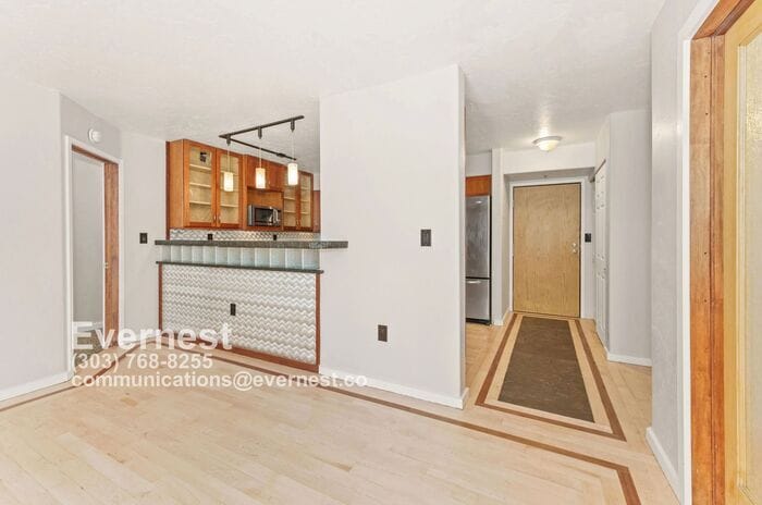 Building Photo - 601 W 11th Ave