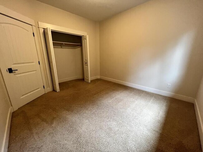 Building Photo - 2360 NW 19th St