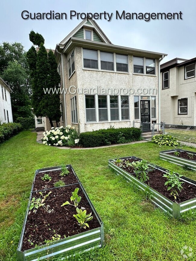 Building Photo - Northeast Spacious Upper Level Duplex, Har...