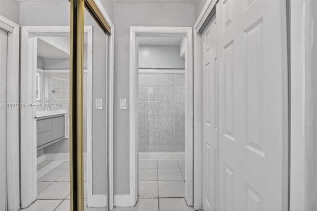 Building Photo - 2521 NW 72nd Ave