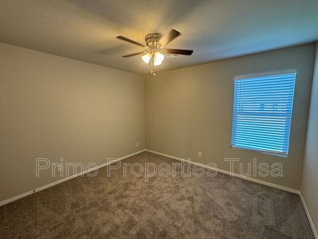 Building Photo - 2920 S 13th St