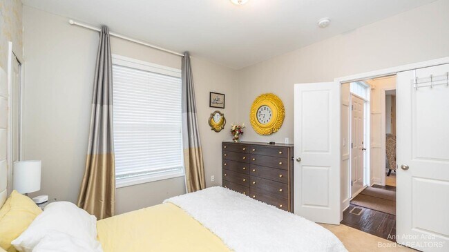 Building Photo - 815 Atherstone Dr