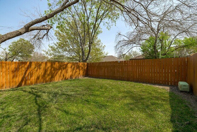 Building Photo - 820 Mica Ln