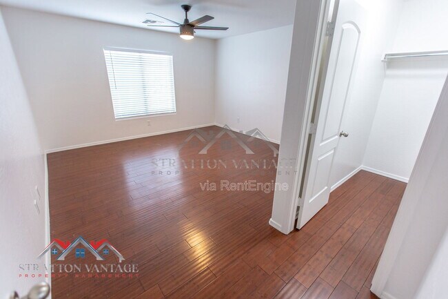 Building Photo - 110 Cholla St