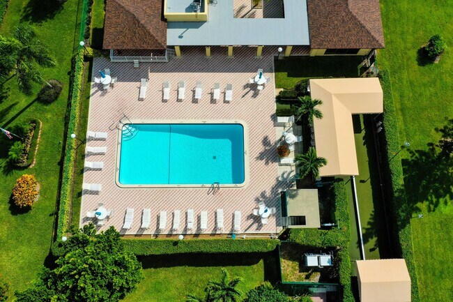 Building Photo - 2331 Croton Ln