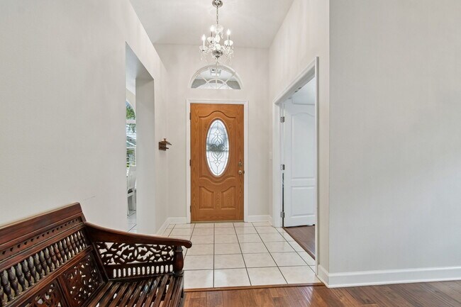 Building Photo - Tuscanny Street