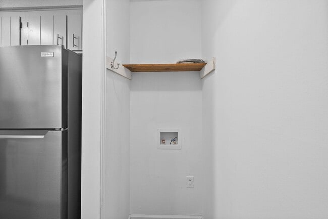 Building Photo - Three Bedroom on Corner Lot!