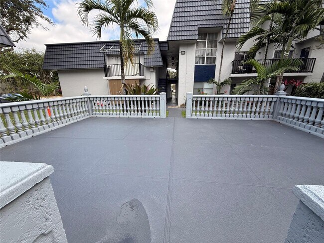 Building Photo - 8011 W 6th Ave