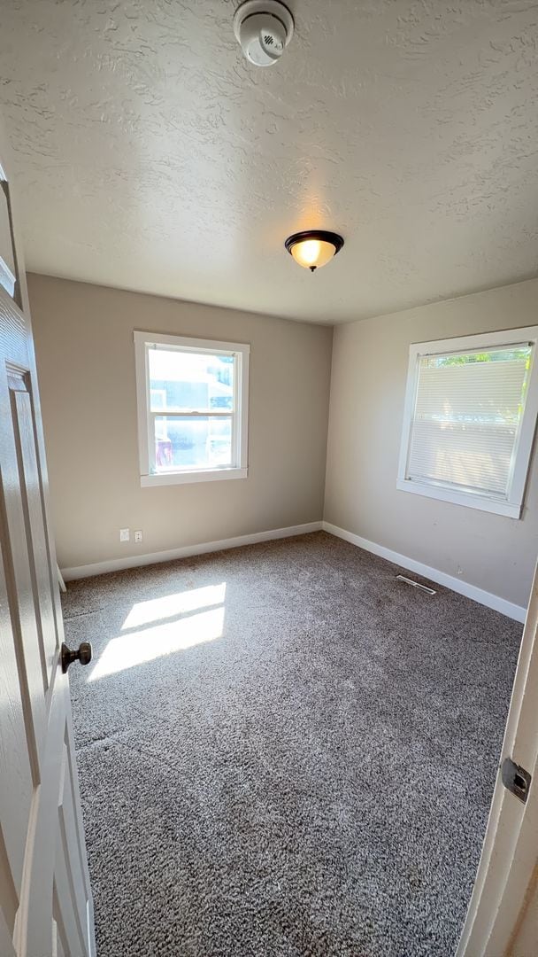 Building Photo - 4 Bed / 2.5 Bath Home in Kearns