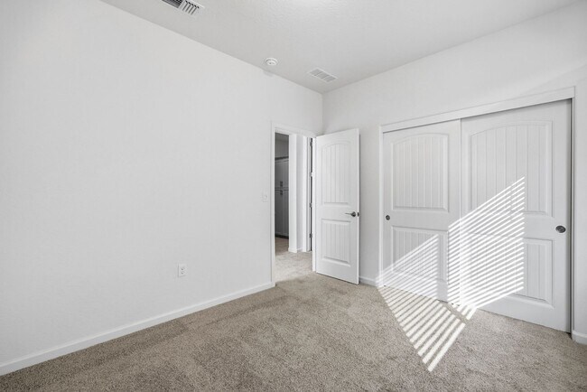 Building Photo - Brand New 3 Bedroom 2.5 Bathroom with Solar in NW Visalia!!