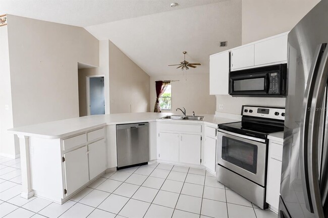 Building Photo - 10435 Crestfield Dr