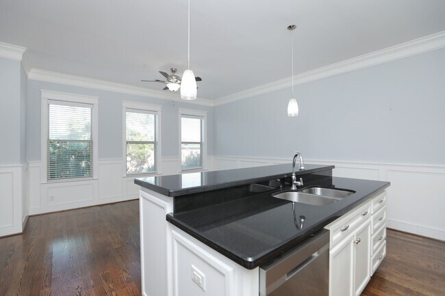 Building Photo - 2802 Morrison St