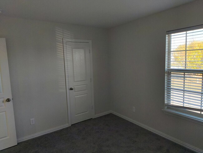 Building Photo - 1540 Chama Dr