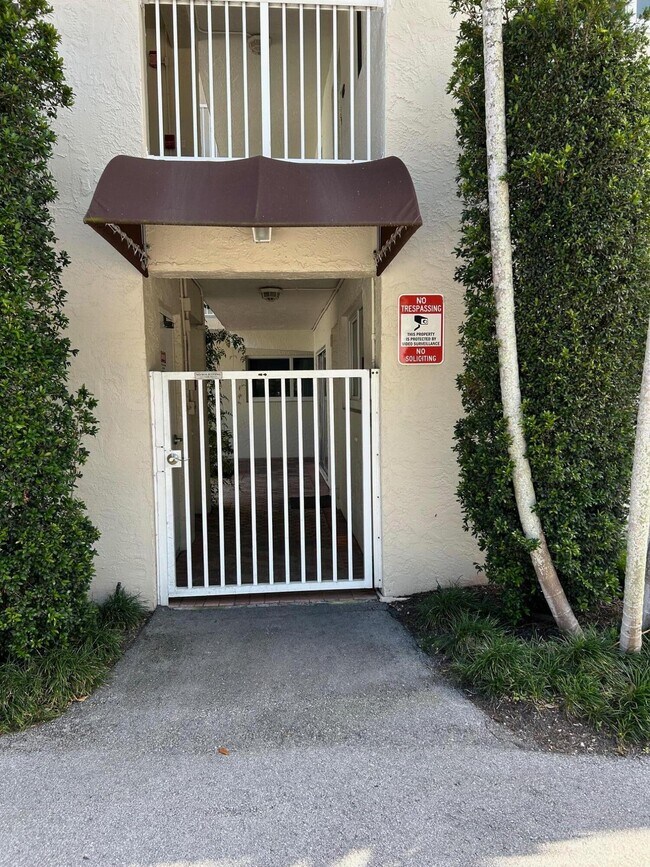 Building Photo - 1220 NE 3rd St