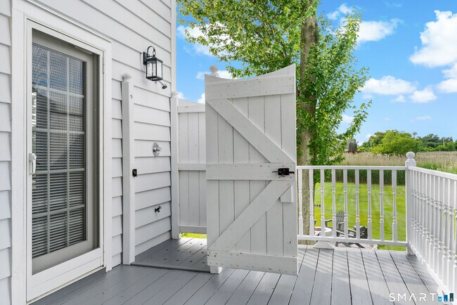 Building Photo - 1016 Fairfield Beach Rd