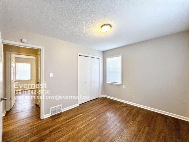 Building Photo - 1403 Moss Point Dr