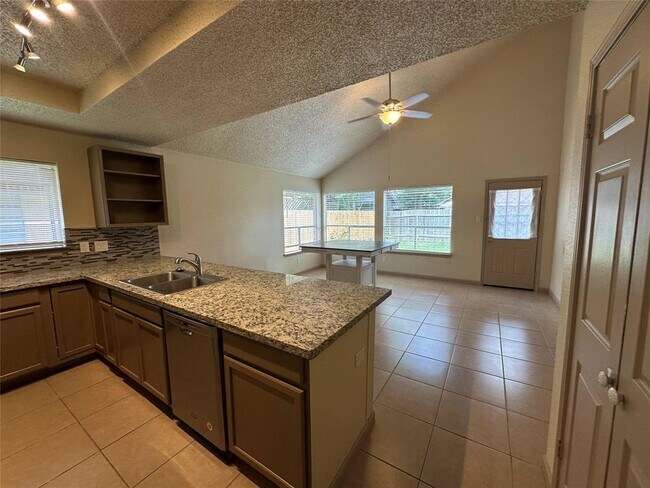 Building Photo - 16034 Barbarossa Dr