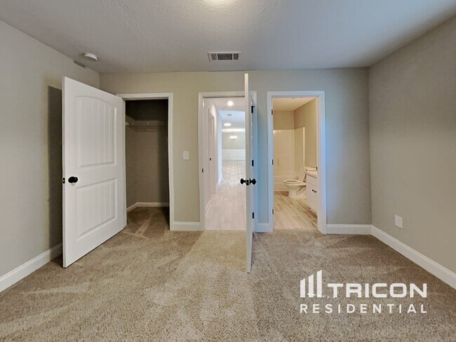 Building Photo - 487 Kinsley Wy