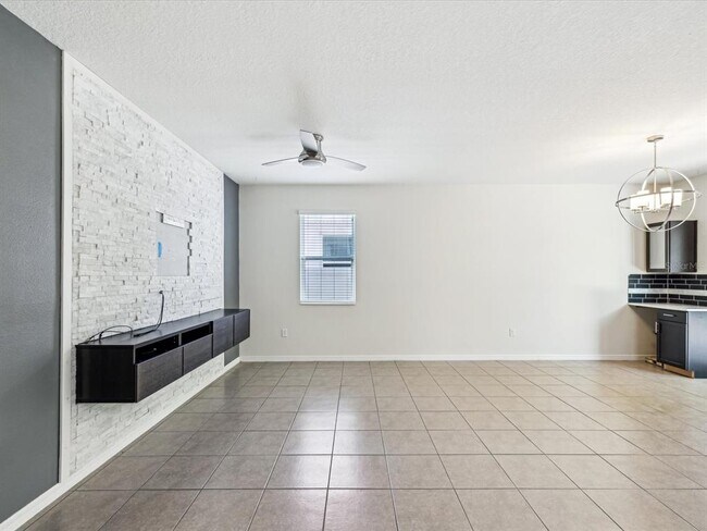 Building Photo - 11525 Southern Creek Dr