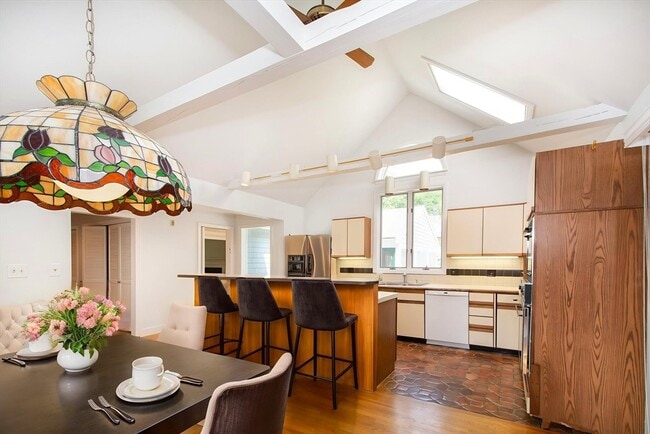 Building Photo - 45 Old Pasture Rd