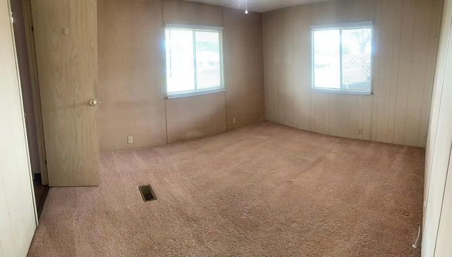 Building Photo - 4982 Foxwood Lake Dr