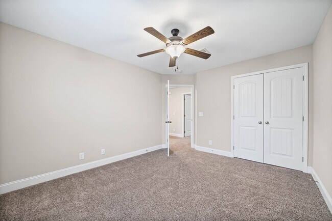 Building Photo - Beautiful 4 bedroom Pet Friendly Home For Rent!