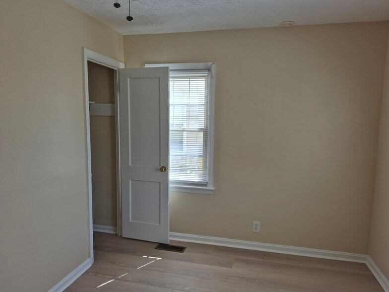 Building Photo - 2827 S 10th St