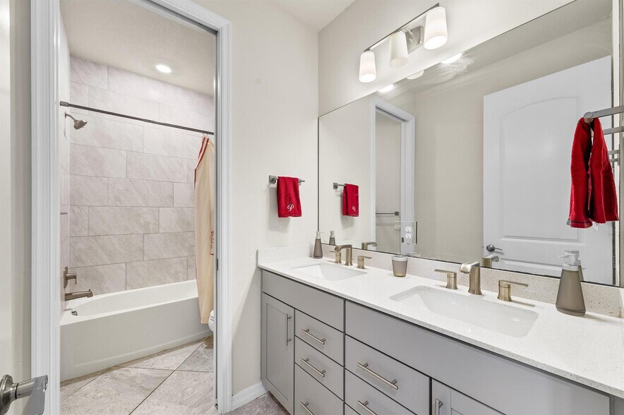 Building Photo - 4762 Roldan Ct