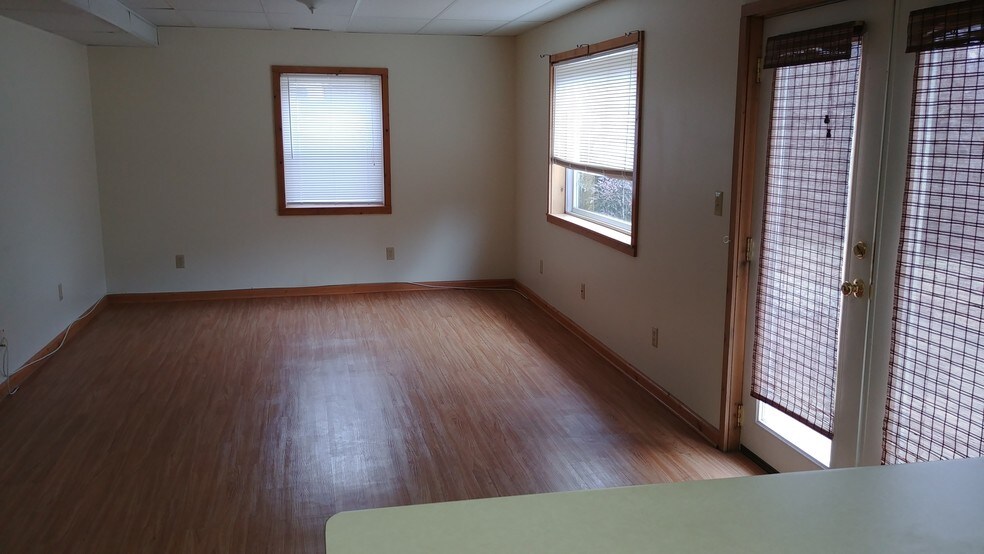 Living area - 3967 Riverview Ln