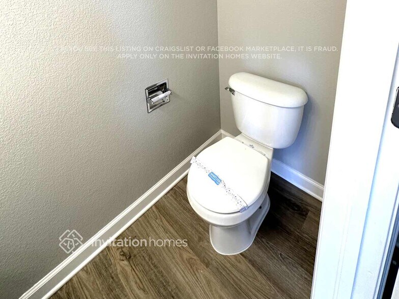 Building Photo - 2420 S Halifax Way