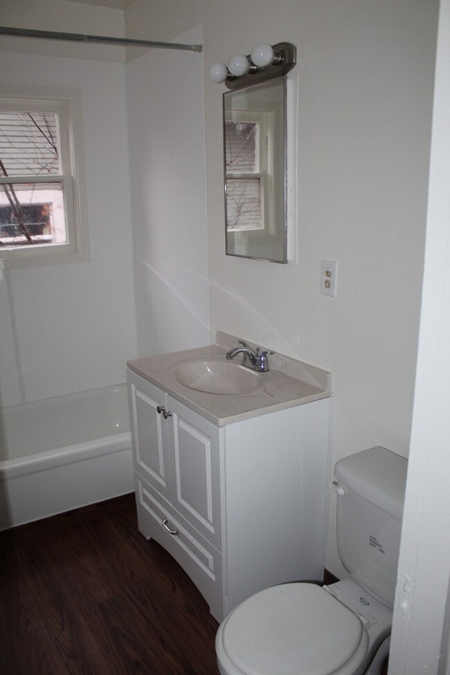 Building Photo - 1835 Melrose St