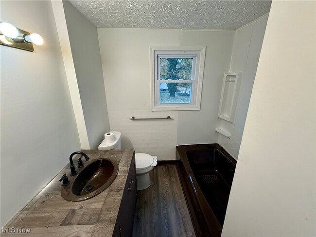 Building Photo - 846 Lee Dr