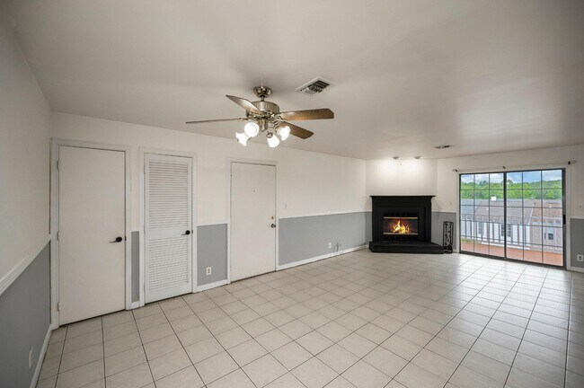 Building Photo - 102 Piccadilly Ln