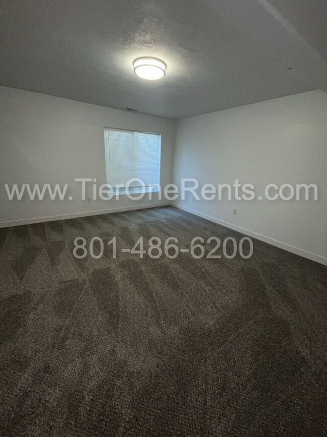 Building Photo - NO DEPOSIT option available for qualified ...