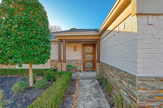 Building Photo - 520 E Castle Harbour Dr
