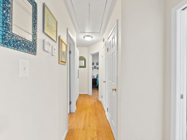 Building Photo - "Stunning 4-Bed Oasis with Granite Eleganc...