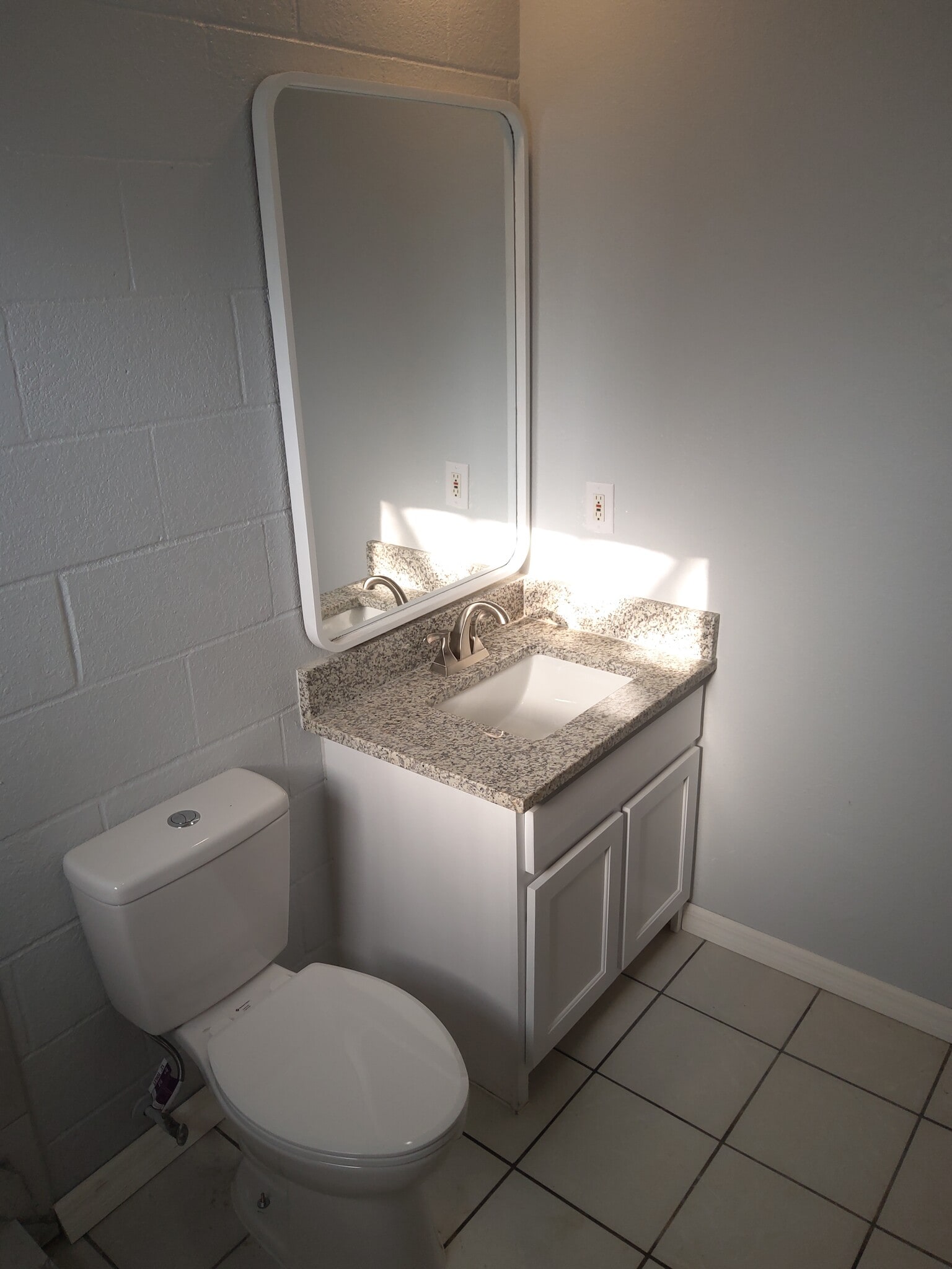 Main bathroom - 1118 Santa Anna