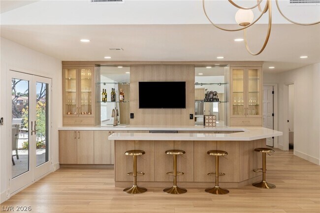 Building Photo - 4045 W Mardon Ave