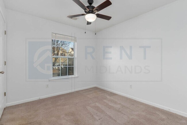 Building Photo - Available Now: Updated 3 Bedroom with Garage!