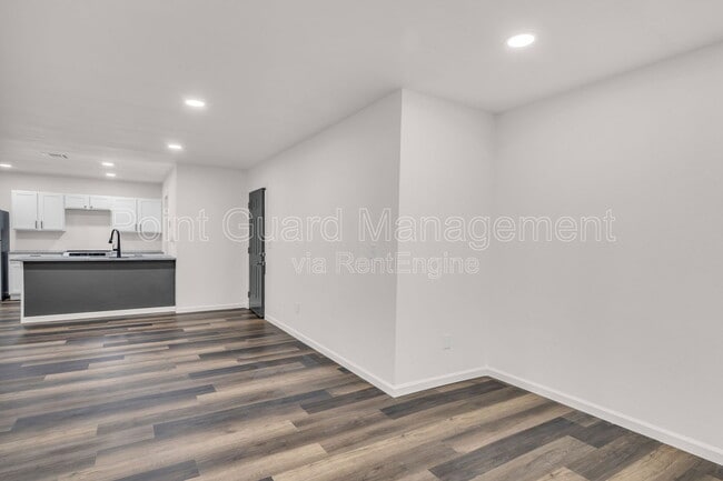 Building Photo - 955 Leroy St