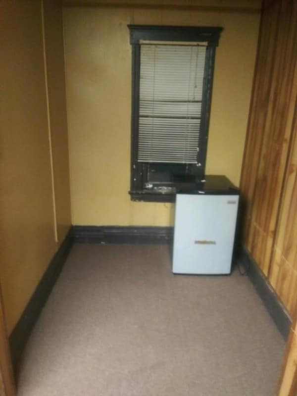 Building Photo - 18336 W Jefferson Ave