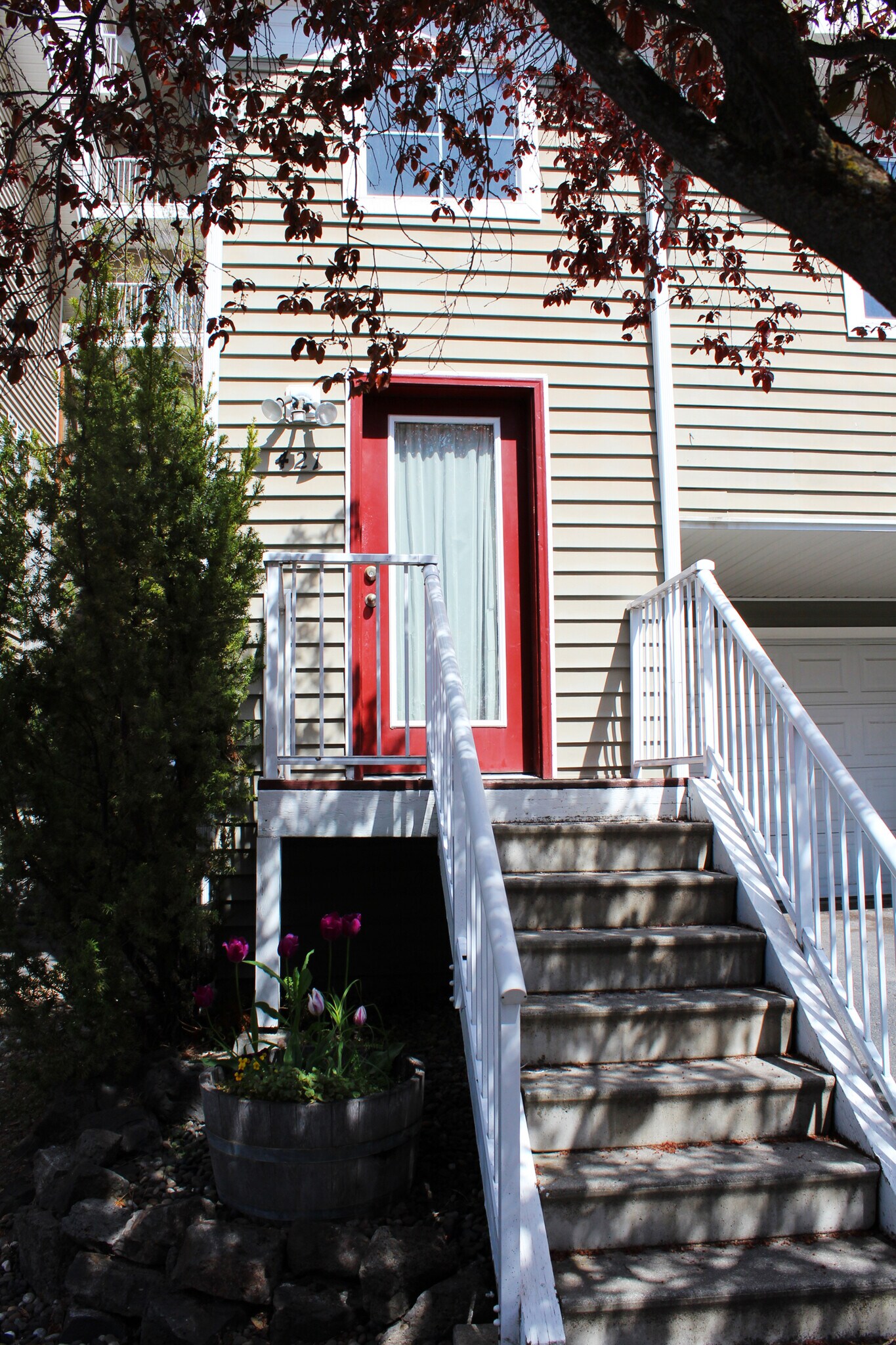 Building Photo - 421 NE Morton St