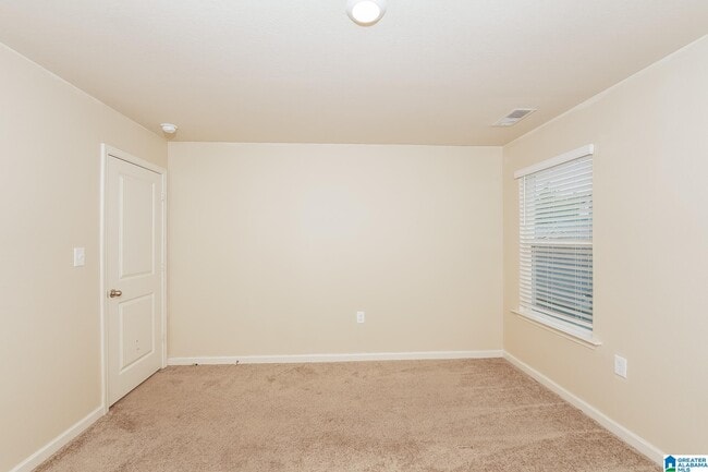 Building Photo - 605 Clover Cir